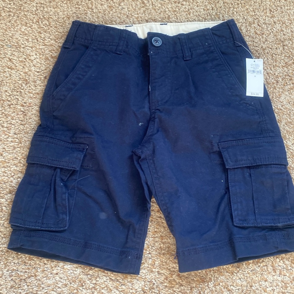 NWT Gap Kids Cargo Shorts. Navy. Size 6. Adjustable waist.